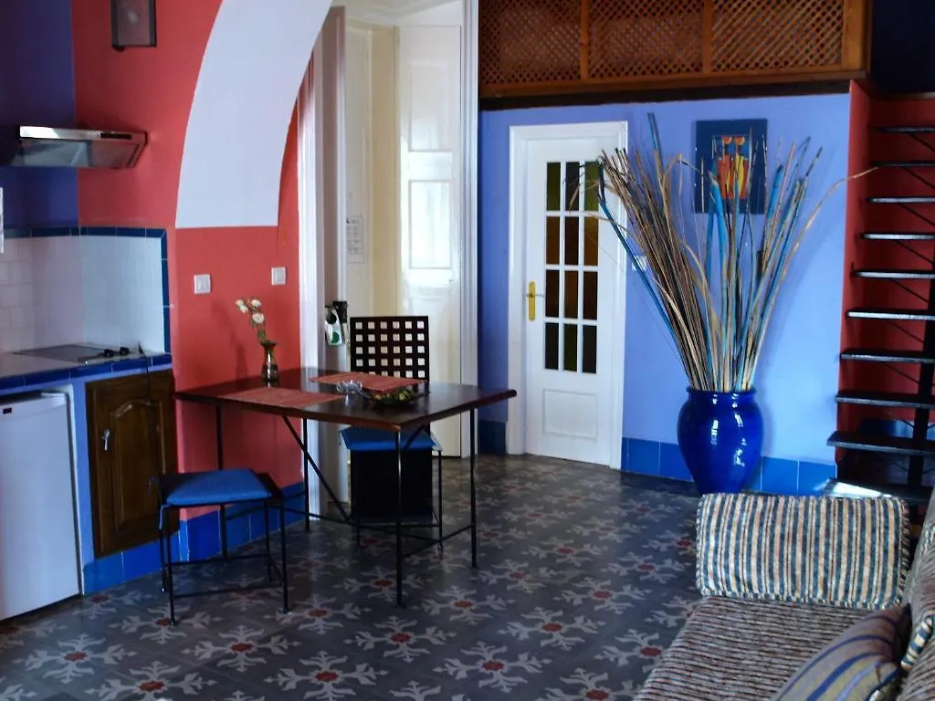 La Casa Amarilla Rooms & Suites location